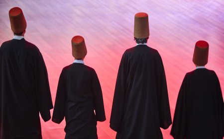 Mevlânâ Celâleddîn-i Rûmî'nin Yaşamı ve Mirası | Şair, Filozof ve Tasavvufun Ötesinde Bir Bakış