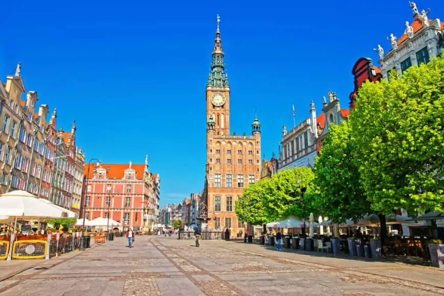 Gdańsk'ın Tarihi Caddesi: Długi Targ (Uzun Pazar)