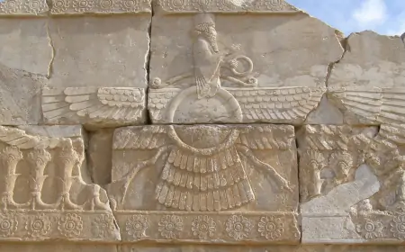 Zerdüşt ve Ahura Mazda: Işığın ve Ahlakın Tanrısı
