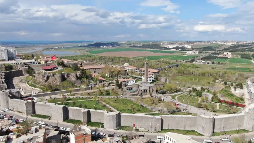 Diyarbakır Surları ve Hevsel Bahçeleri: Tarihi Zenginliklerin İzinde Bir Yolculuk